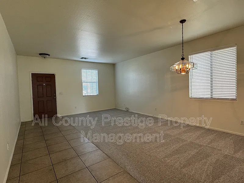 4 bed, 2.5 bath, 2598 sqft, $1,950 — Photo 3