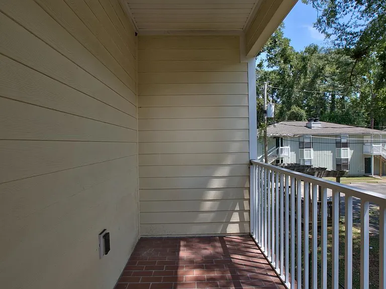 1864 Belle Vue Way — Photo 27