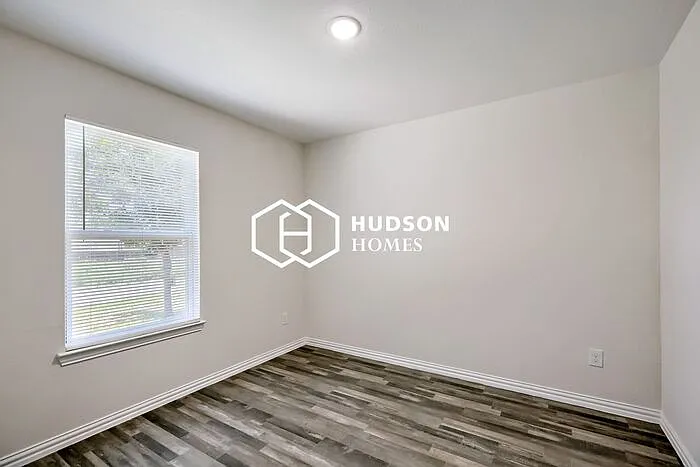 1415 S Austin St — Photo 9