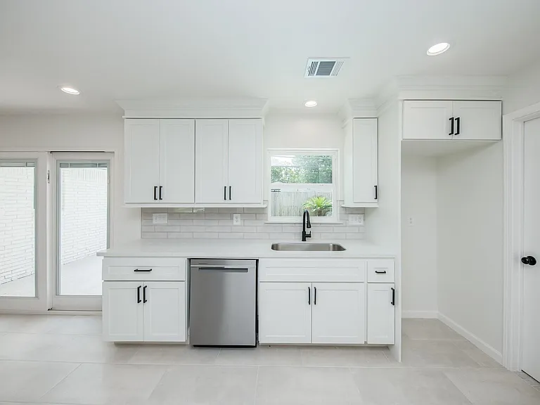 5221 Libbey Ln — Photo 11