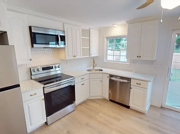 130 Old Ferry Rd #A, Haverhill, MA 01830
