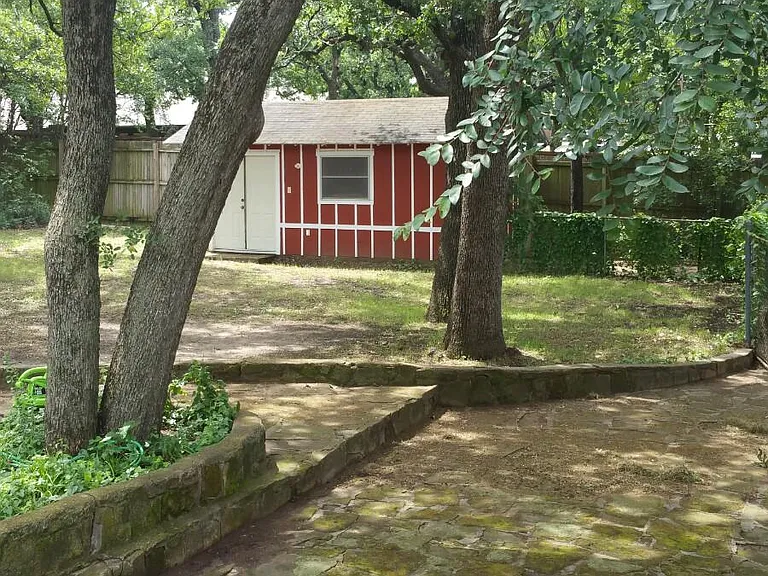 1010 Hopkins Dr — Photo 17