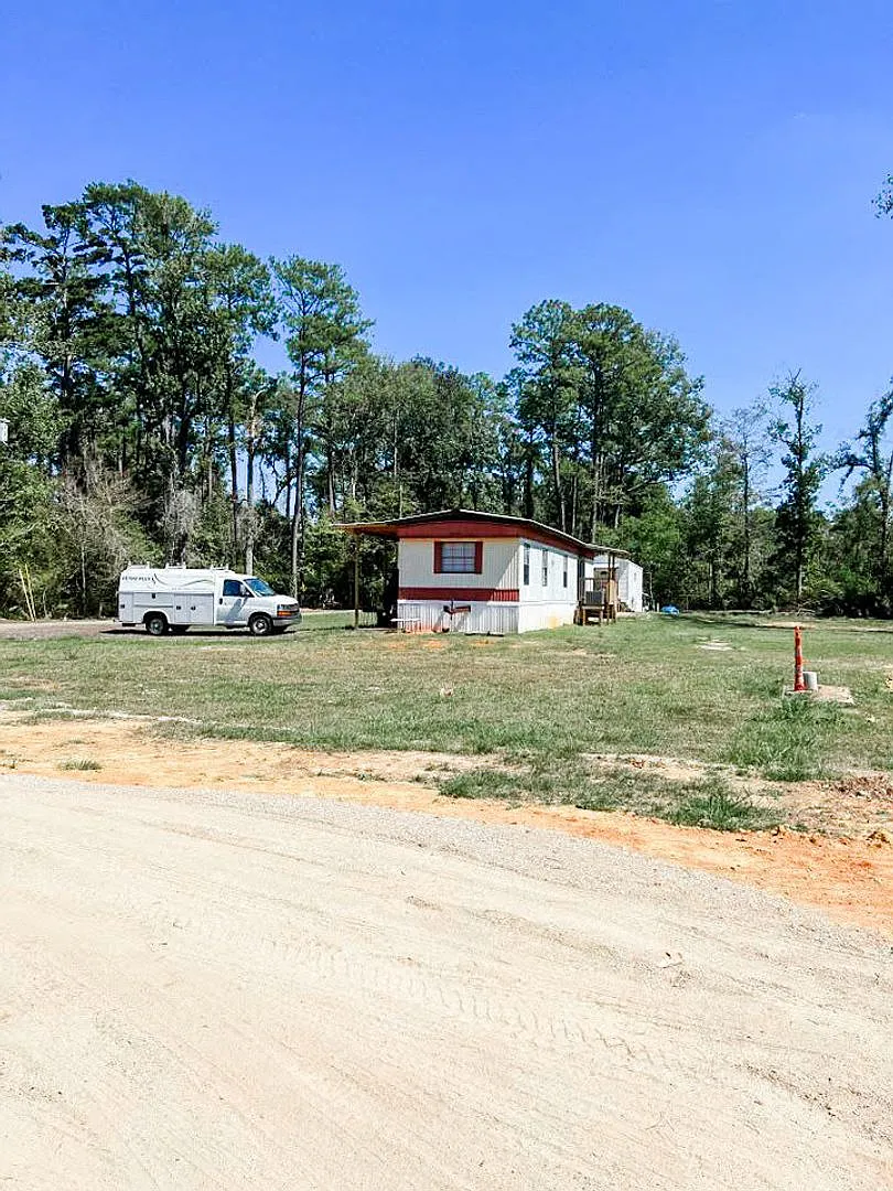 2 Bedroom Home in Holden with All Utilities Included — Photo 3