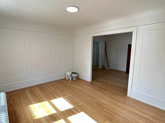 5th image of 41-21 Denman St #1
