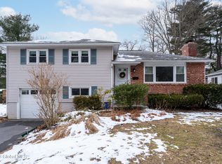 12 Greenock Rd, Delmar, NY 12054