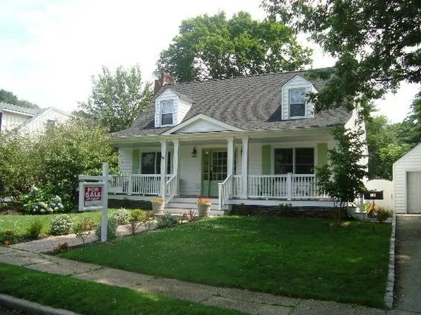 18 Lebritton St, Locust Valley, NY 11560