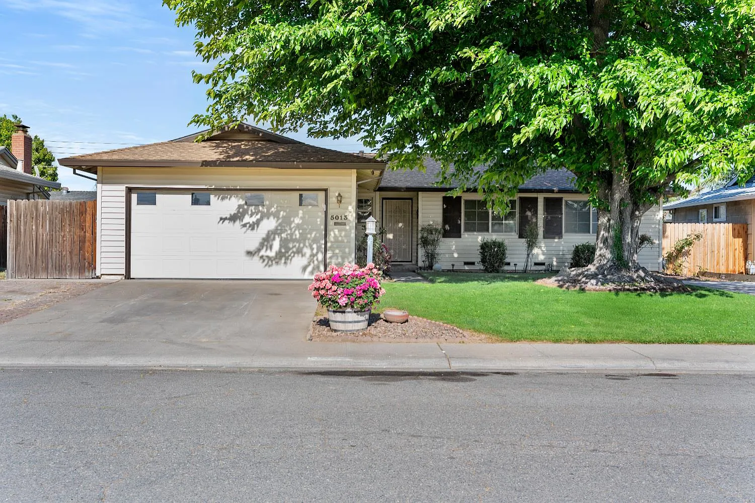 5013 Dingman Cir photo 1