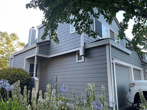3rd image of 825 Vineyard Pl