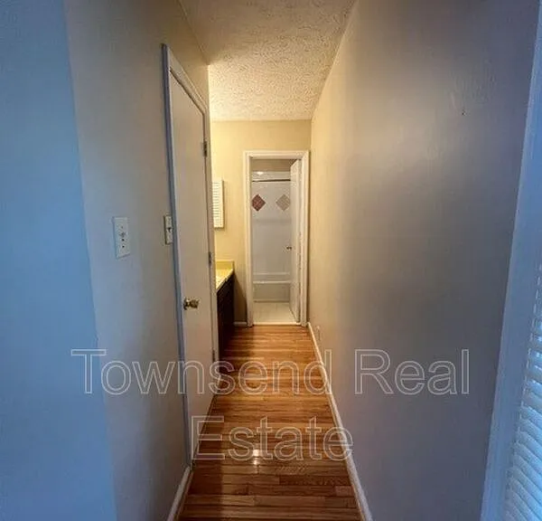 5214 Rockingham Rd — Photo 13