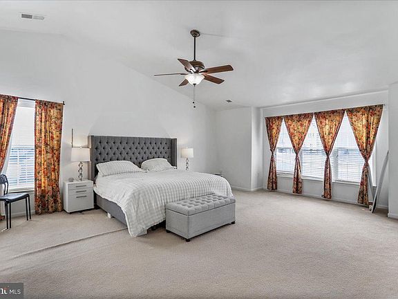 4th image of 301 Fontana Cir