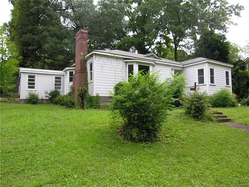 2nd image of 221 Chicopee Dr