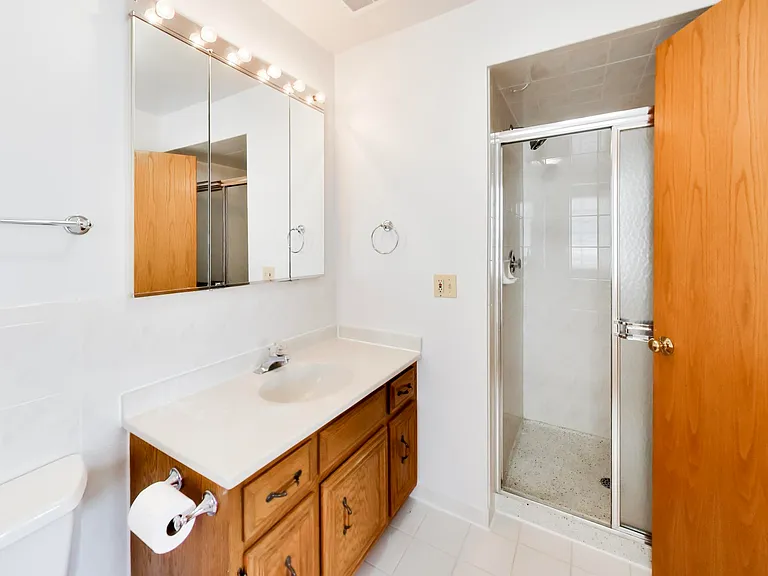 920 N Northwest Hwy #2 — Photo 32