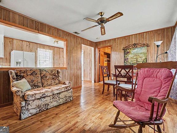 5th image of 3944 Fairburn Rd