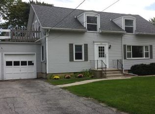 919 N 40th St, Manitowoc, WI 54220