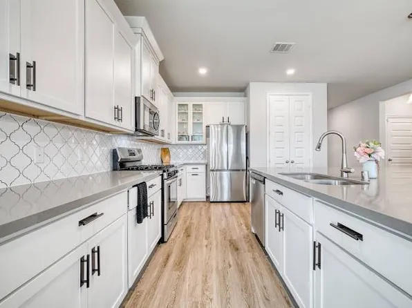 11802 Autumn Leaf Dr, Mont Belvieu, TX 77535