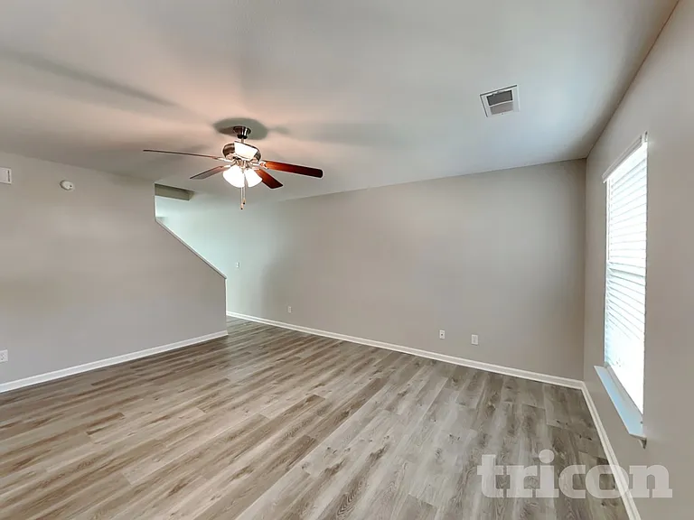 241 Saskatoon Dr — Photo 19