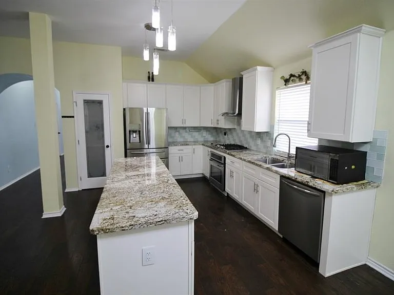4003 Greenwood Way — Photo 6