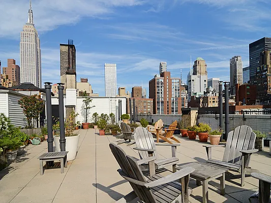 Sold by Sotheby's International Realty | media 32