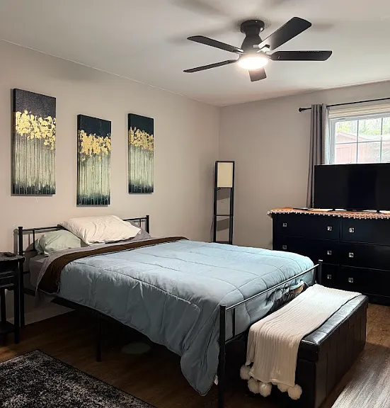Large master bedroom with queen size bed