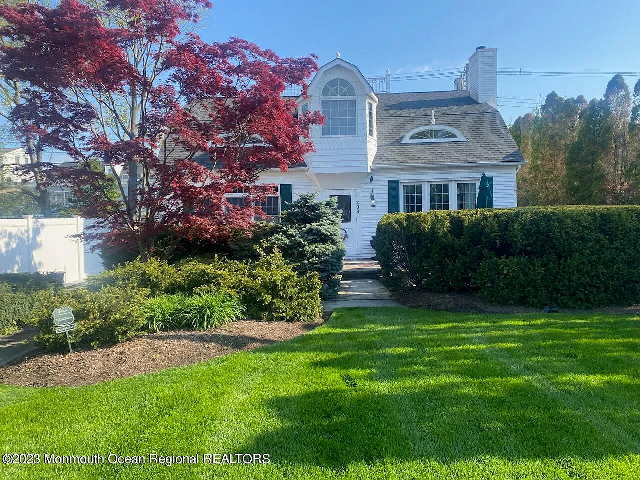 4 bed, 2.5 bath, 2383 sqft, $8,200 — Photo 2
