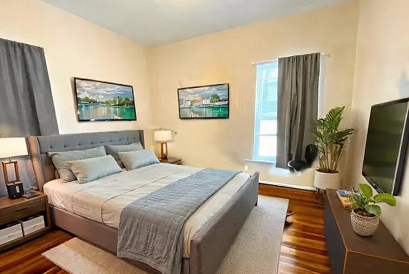 4 bed, 9999 sqft, $4,500 — Photo 3