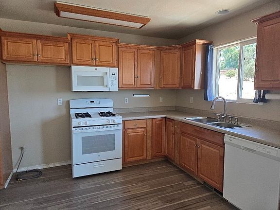 3rd image of 3327 Hartvickson Ln