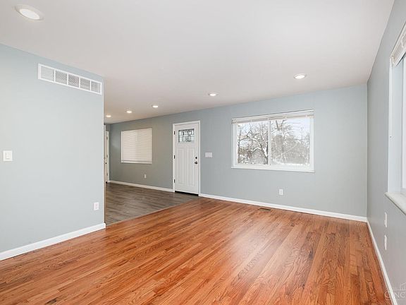 3rd image of 922 Schumard Ave