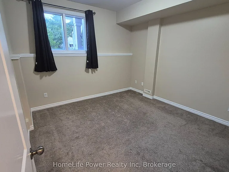 225 Riddell St #22 — Photo 10