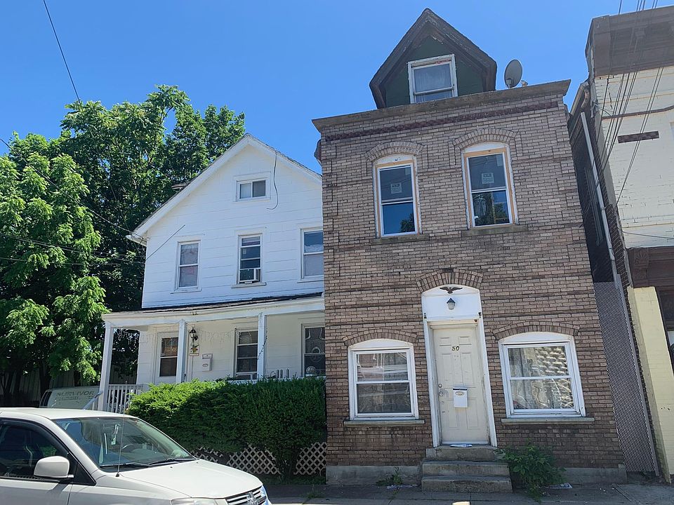 Exterior / House to the right