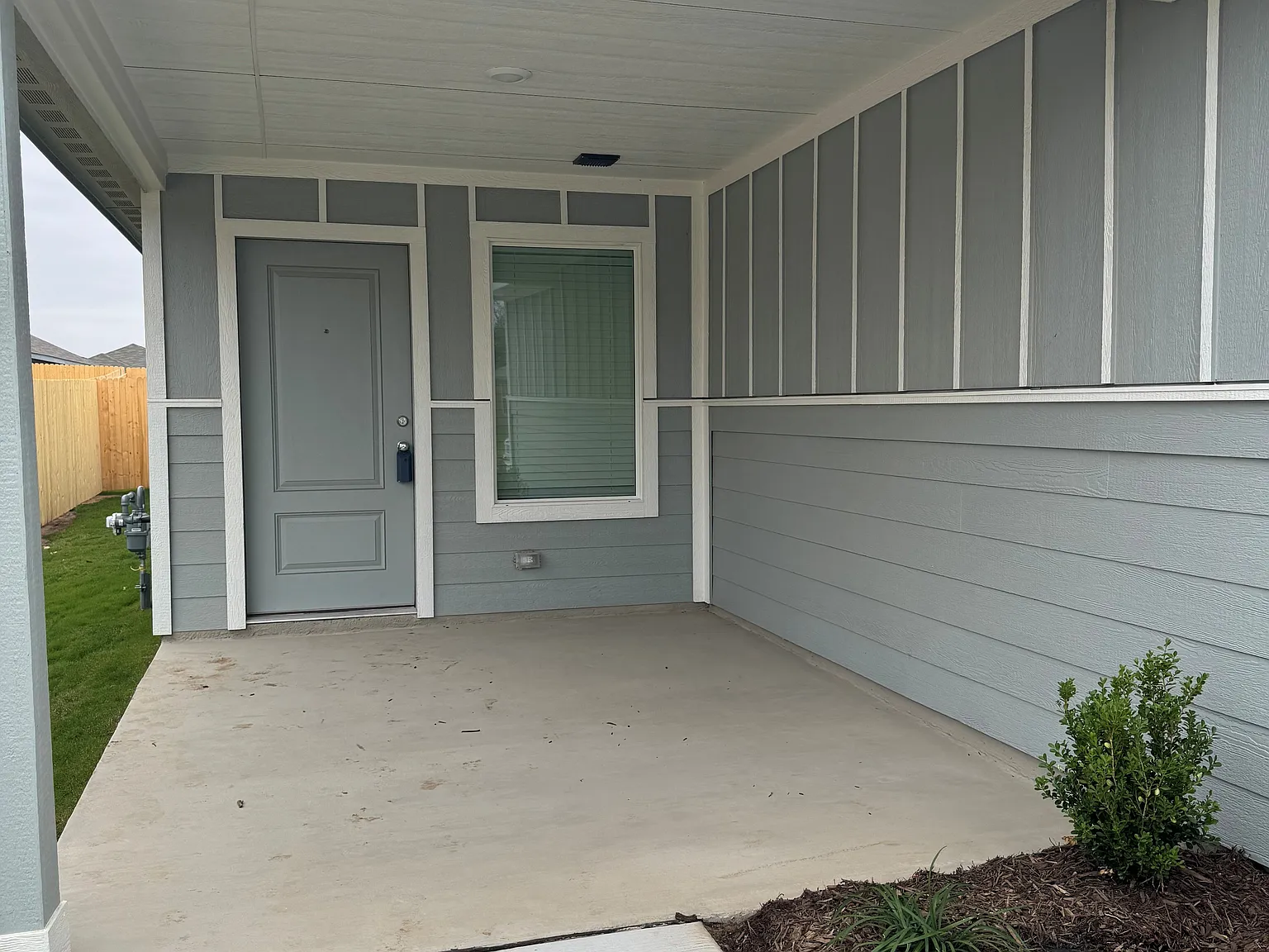 3 bed, 1411 sqft, $2,095 — Photo 2