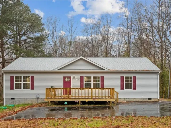 5738 Hickory Fork Rd, Gloucester, VA 23061