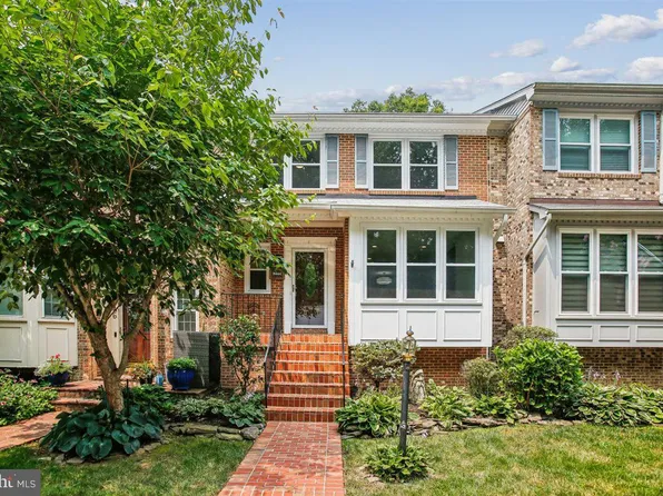 8044 Galla Knoll Cir, Springfield, VA 22153