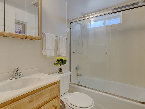 4th image of 1077 S Mayfair Ave