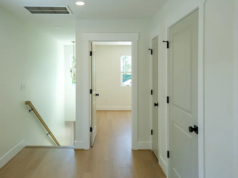 207 S Calhoun St — Photo 5