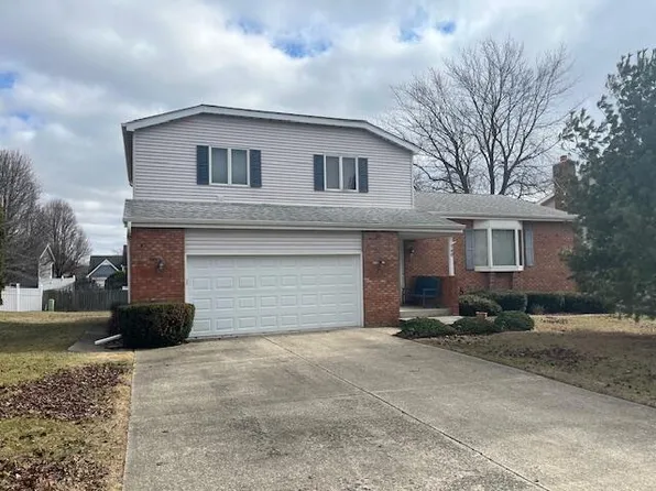 740 Clover Ln, Crown Point, IN 46307