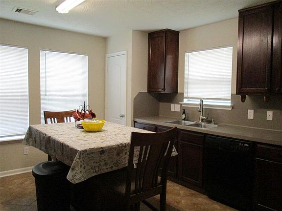 4th image of 318 Silky Leaf Dr