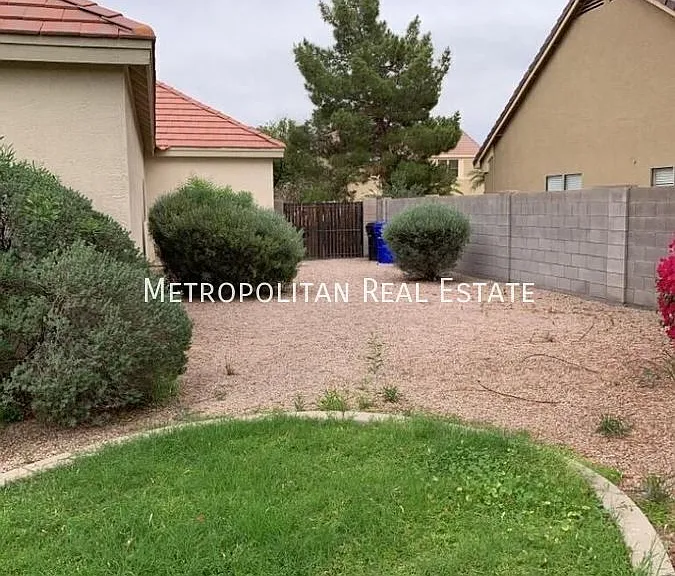 1064 S Jesse Pl — Photo 2