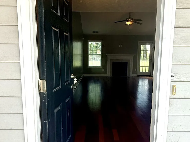 4926 Yorkchester Dr — Photo 2