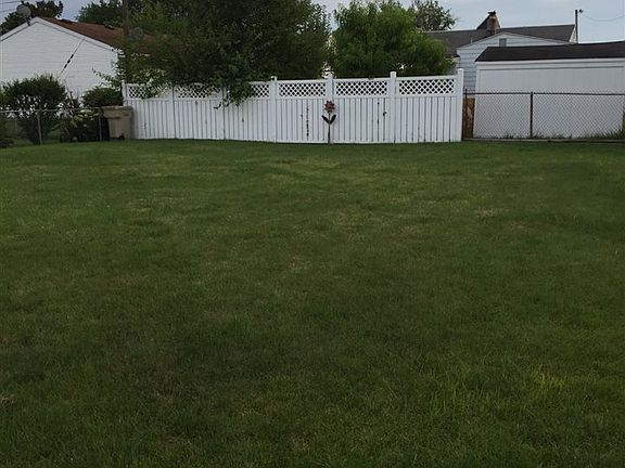 3rd image of 851 Fairway St
