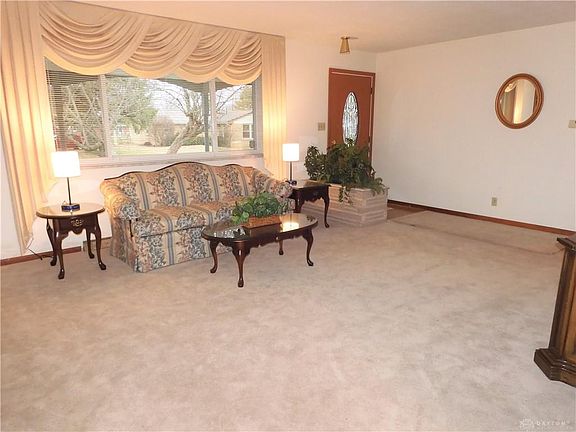 2nd image of 1056 Georgian Dr