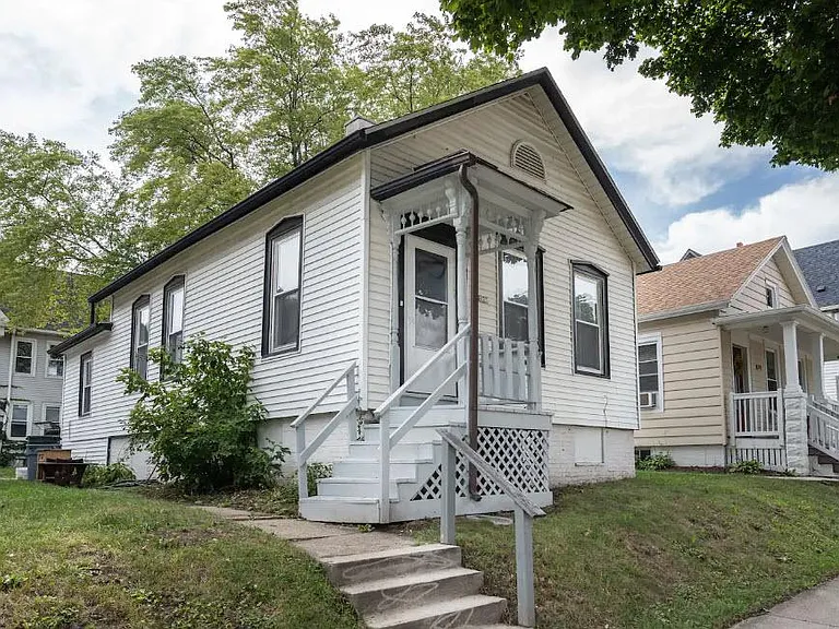 823 E Lincoln Ave — Photo 14