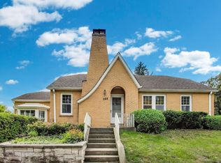566 Bellevue Pl, Highland Park, IL 60035