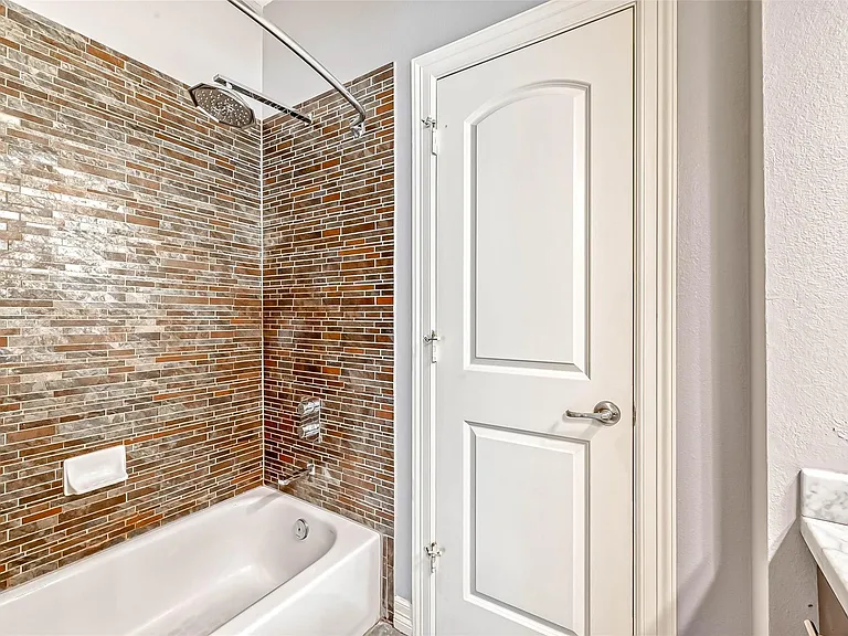 3501 Chenevert St #17 — Photo 14