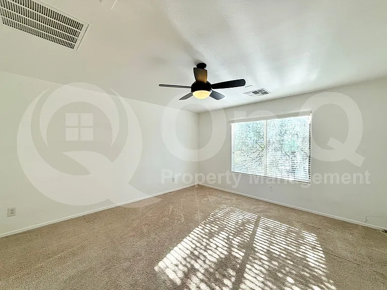 2209 E Pecan Rd — Photo 9