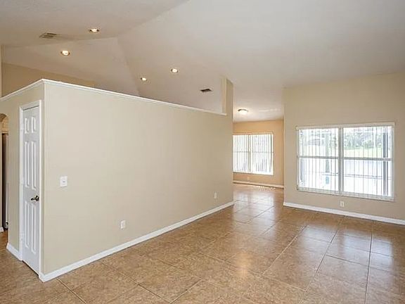 5th image of 12687 Waterhaven Cir