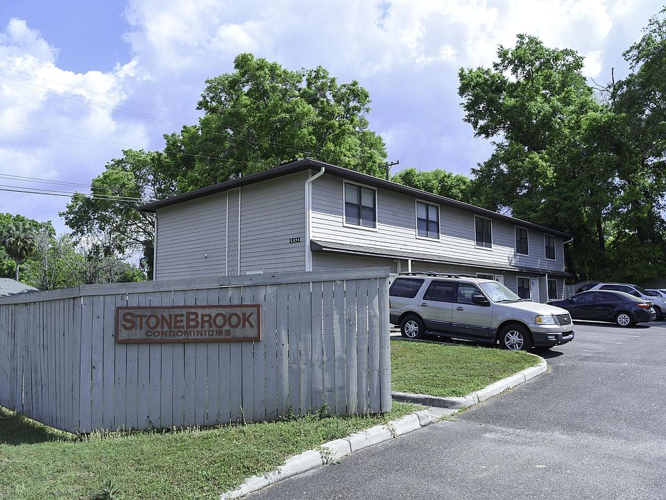 Stonebrook Entrance and Building
