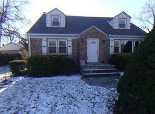 66 Asbury Ave, Westbury, NY 11590