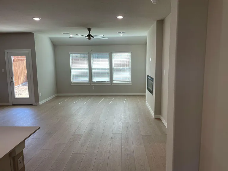 1404 Mahogany Dr — Photo 11