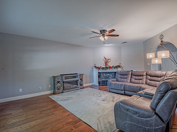 4th image of 921 Carnegie Ct