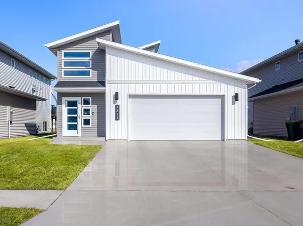 2211 10th Ct W, West Fargo, ND 58078